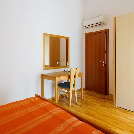 Ferienwohnung Mit Fantastischem Panoramameerblick Fur 4 Personen Mit Klimaanlage Und Wifi * Mlini