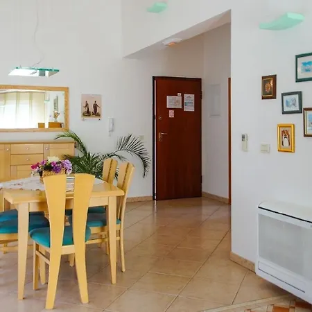 Ferienwohnung Mit Fantastischem Panoramameerblick Fur 4 Personen Mit Klimaanlage Und Wifi Mlini
